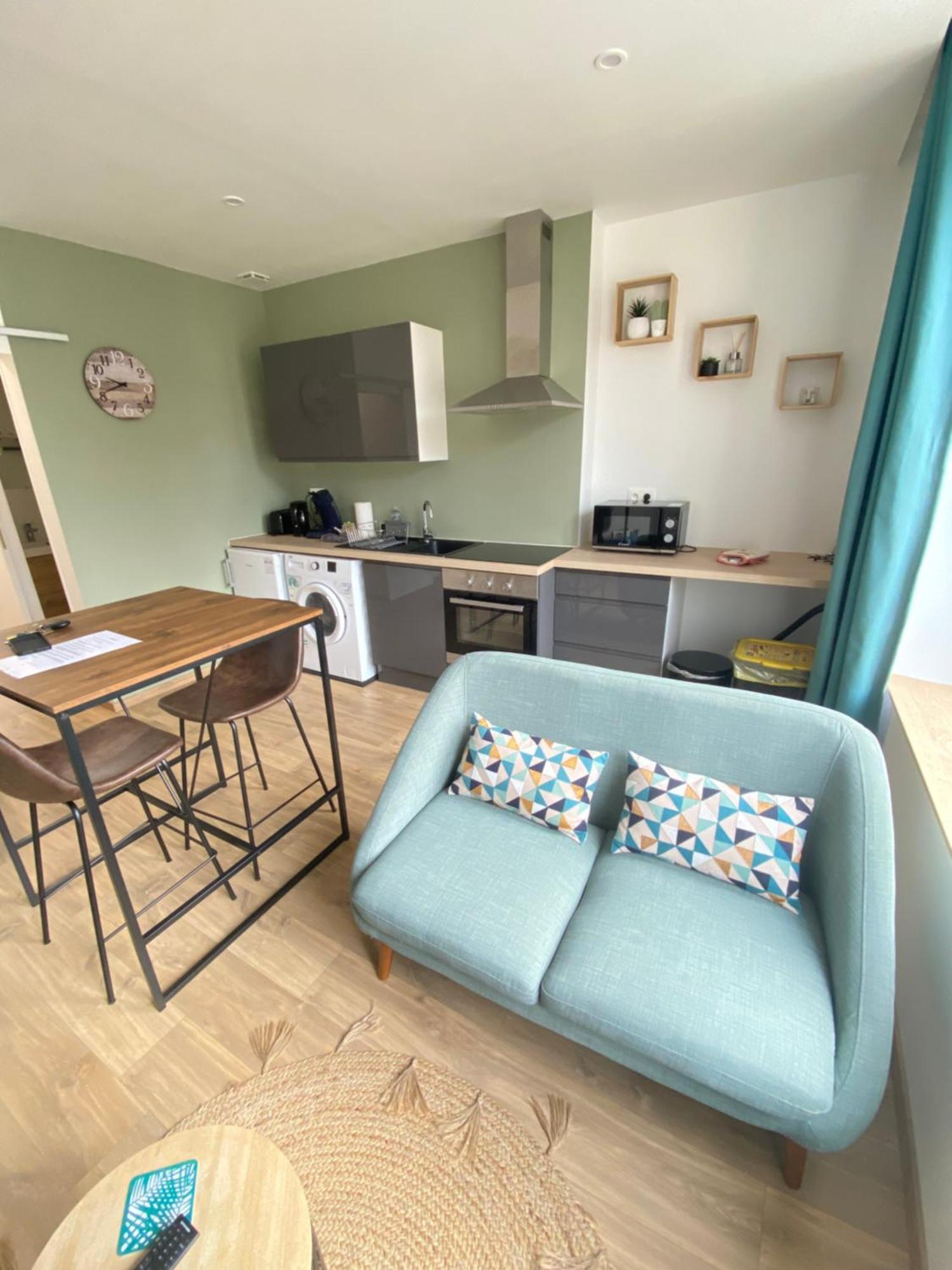 Joli Appartement F2 Plein Centre Κουτάνς Εξωτερικό φωτογραφία